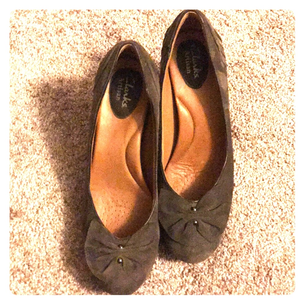 Like New Clark’s Artian Grey Suede Pumps